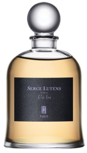 Un Lys  Serge Lutens (   )